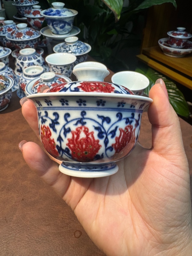 景德镇手工手绘青花釉里红缠枝莲盖碗（超七天售后不退换）