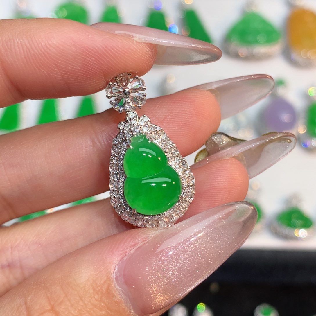 翡翠颈饰18K金镶嵌?****?翡翠