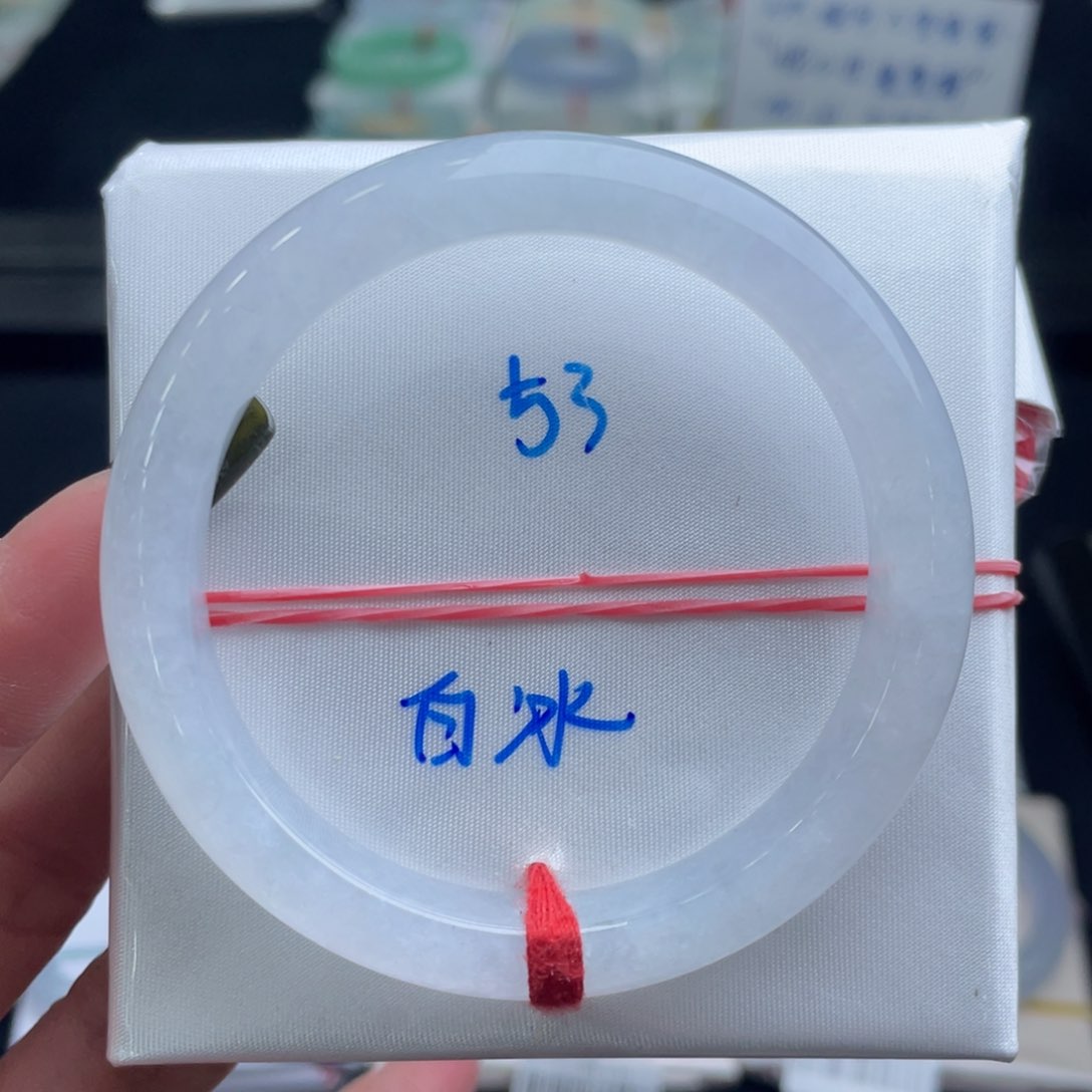 翡翠手镯未镶嵌翡翠手镯