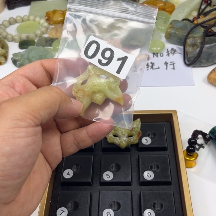 蛇纹石玉未镶嵌颈饰知*