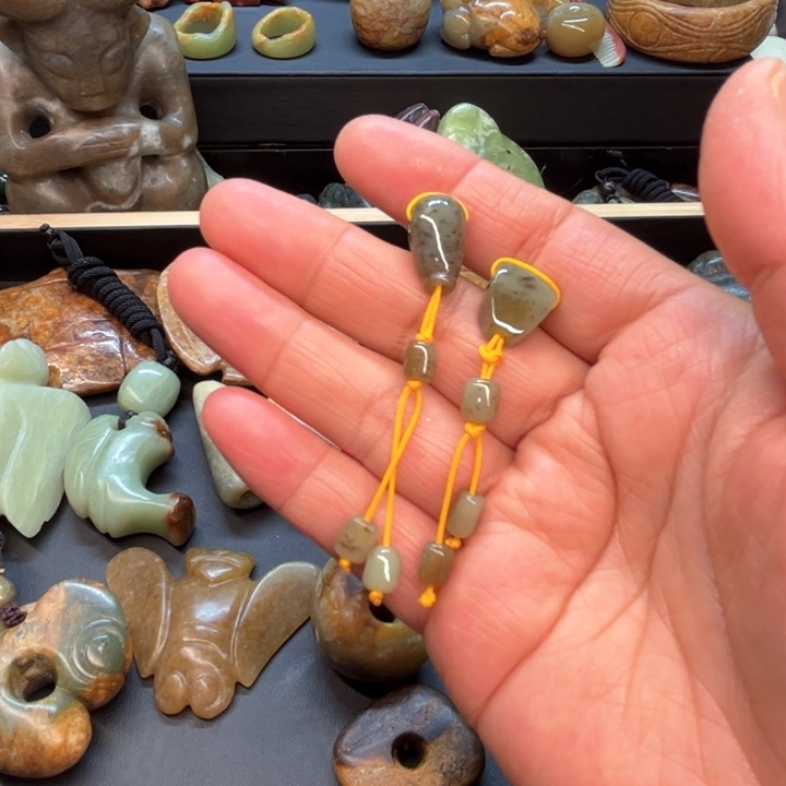 岫岩河磨玉（透闪石质玉）未镶嵌把件