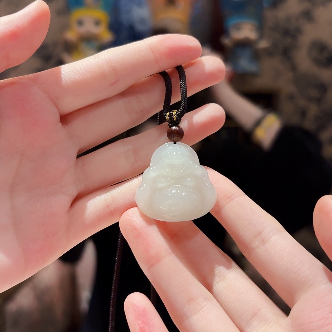 和田玉未镶嵌颈饰多样性发其一