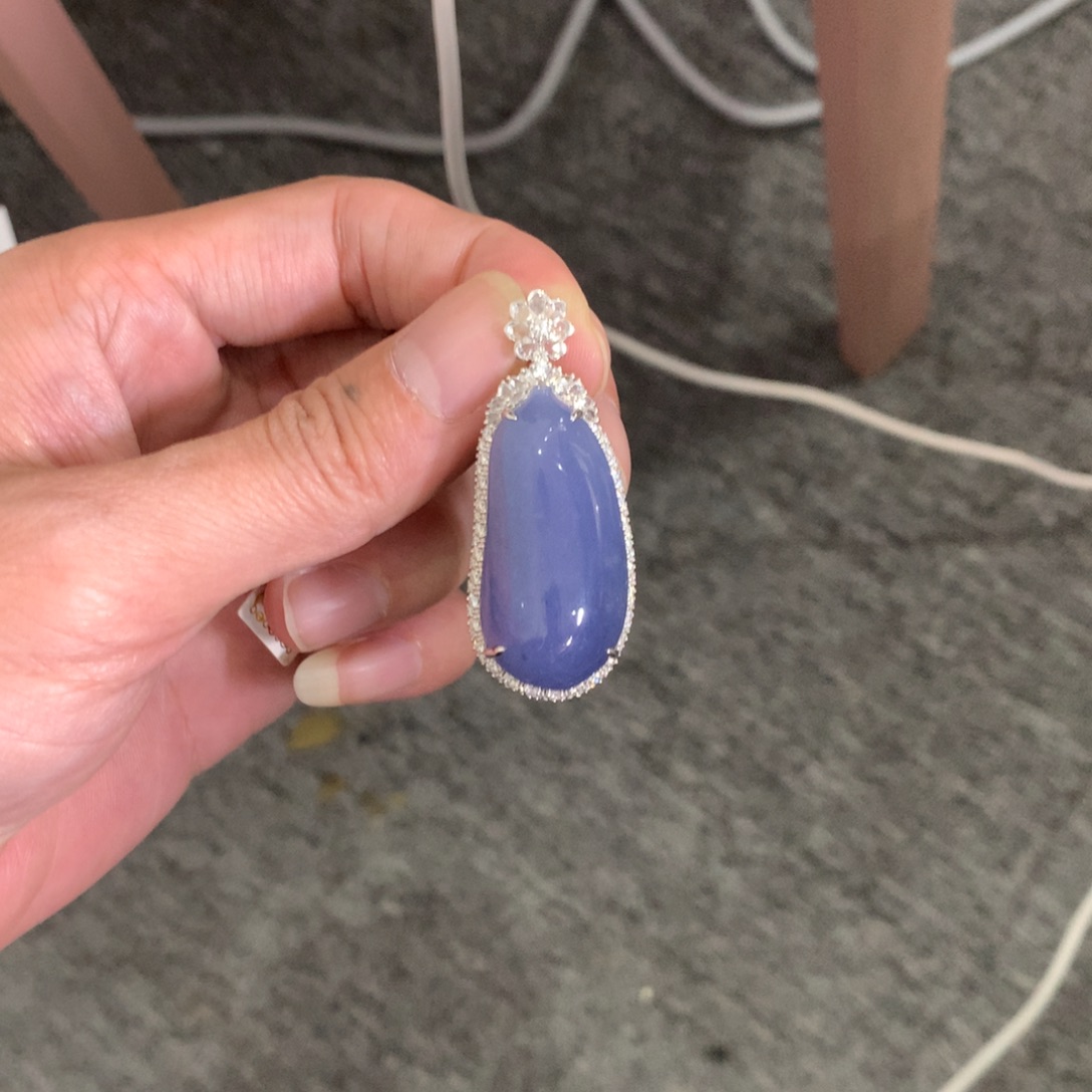 白***棠翡翠18K金镶嵌颈饰翡翠