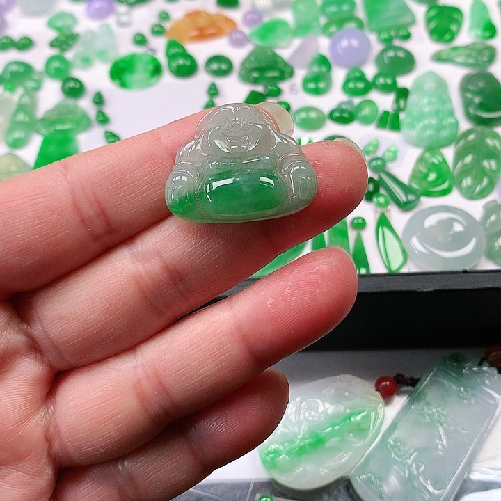 翡翠颈饰未镶嵌翡翠