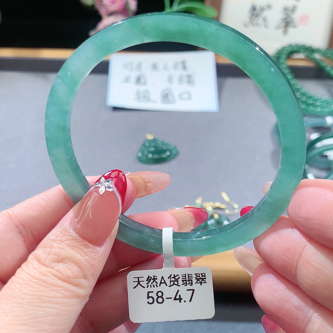 翡翠手镯（圆镯）未镶嵌