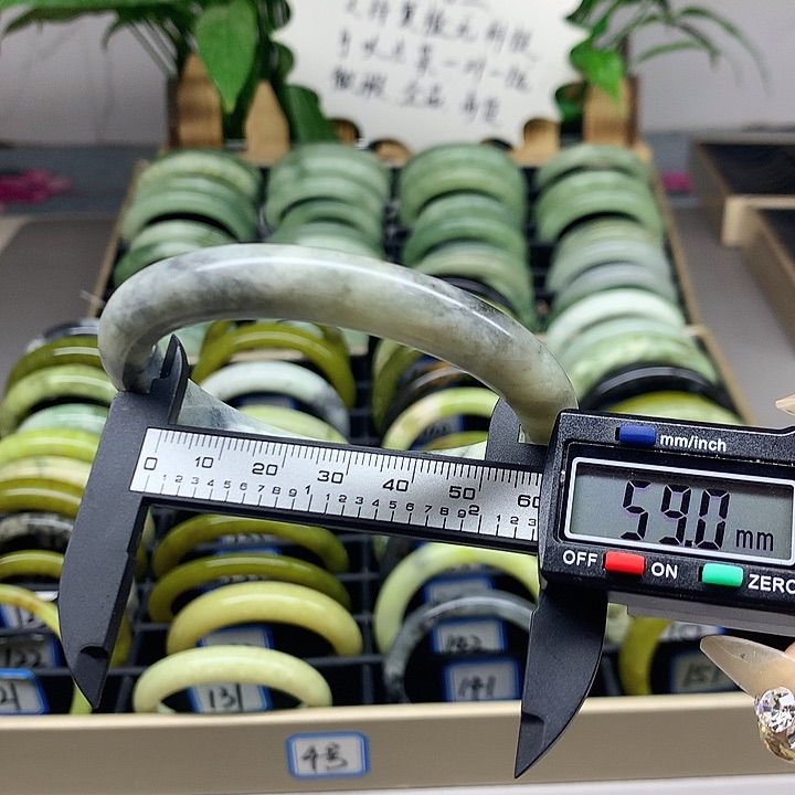 未镶嵌蛇纹石玉手镯137