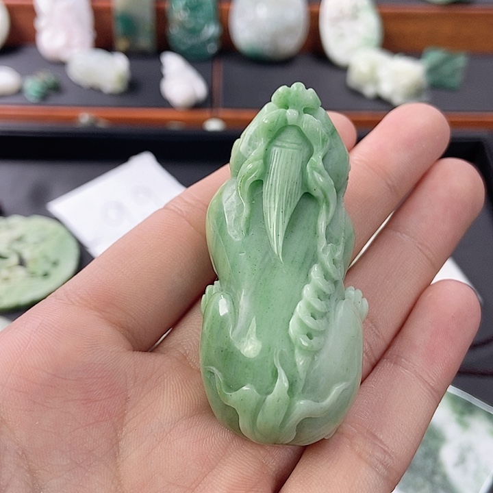 独山玉颈饰未镶嵌