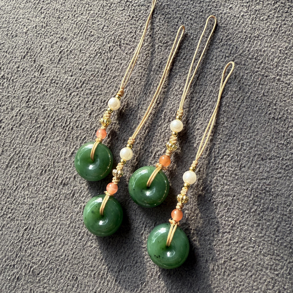 俄罗斯碧玉和田玉平安扣手机挂坠