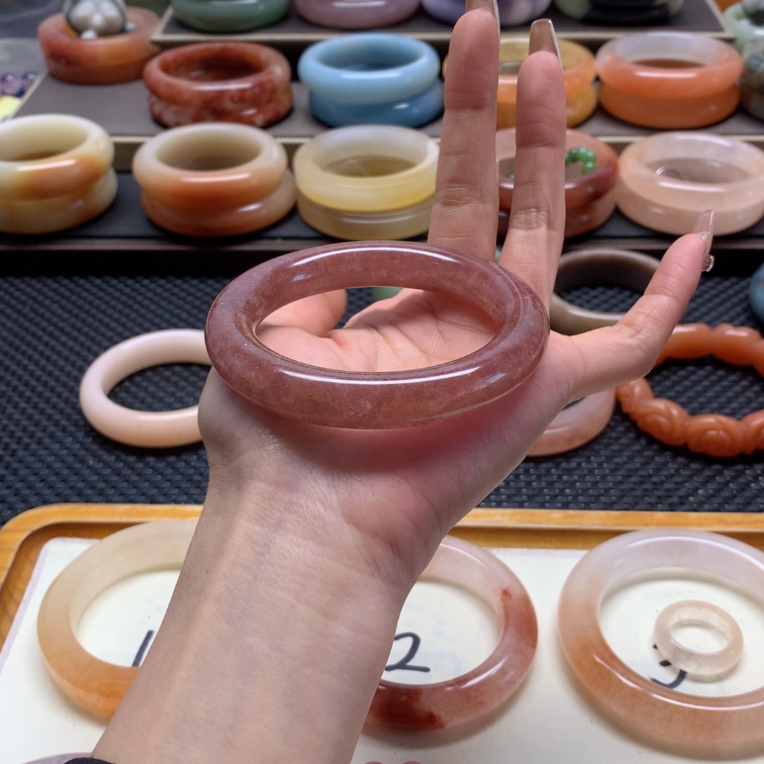 石英质玉手镯未镶嵌