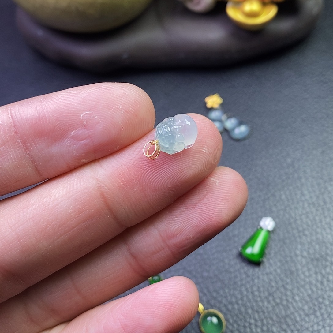 颈饰18K金镶嵌翡翠