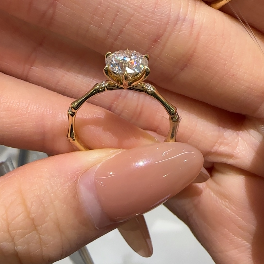 实验室培育钻石18K金镶嵌1卡竹节设计款