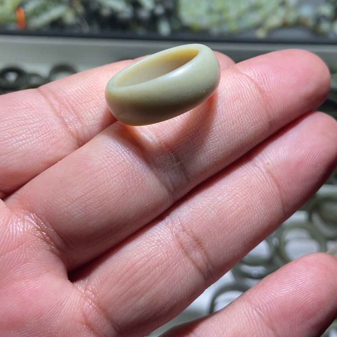 ****尘和田玉（糖玉）未镶嵌手链