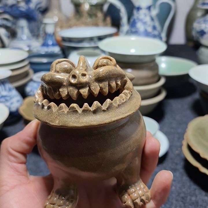 青**人黄釉小香炉一个全品