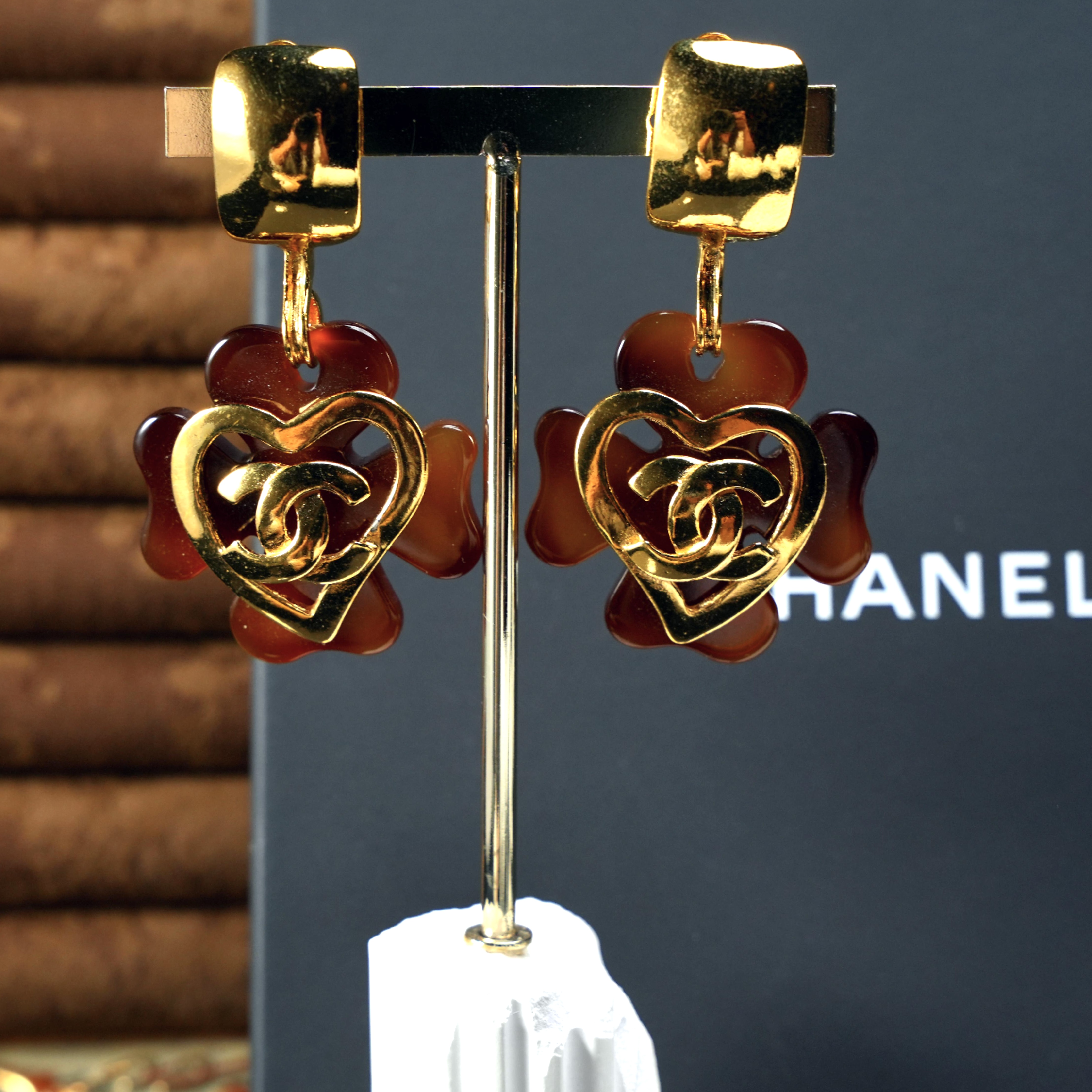 95新 Chanel/香奈儿 柚礼/香奈儿帽帽桃心扫肩耳夹LE505007