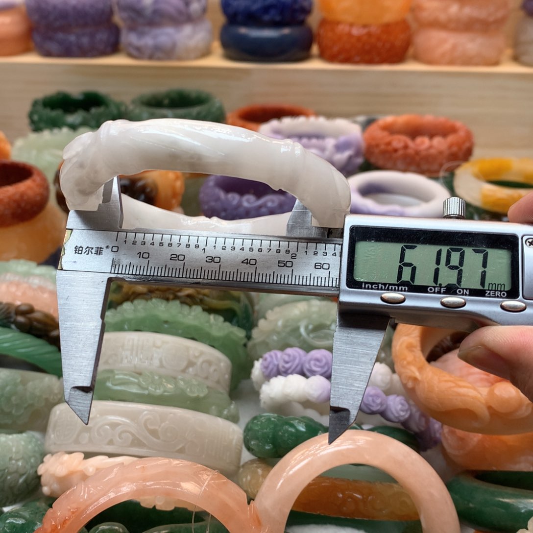 未镶嵌手镯石英质玉