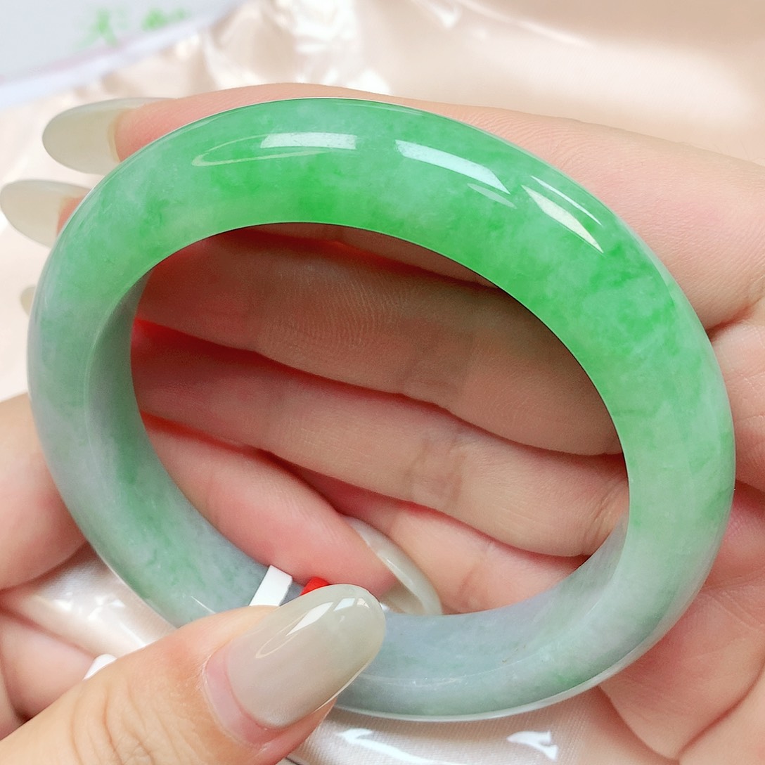 翡翠手镯未镶嵌抖音233