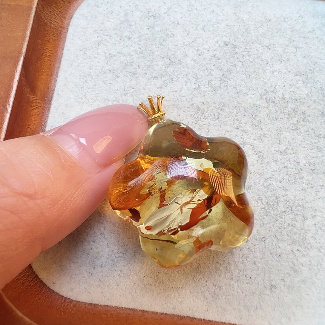 我***滴琥珀18K金镶嵌珠宝奇石
