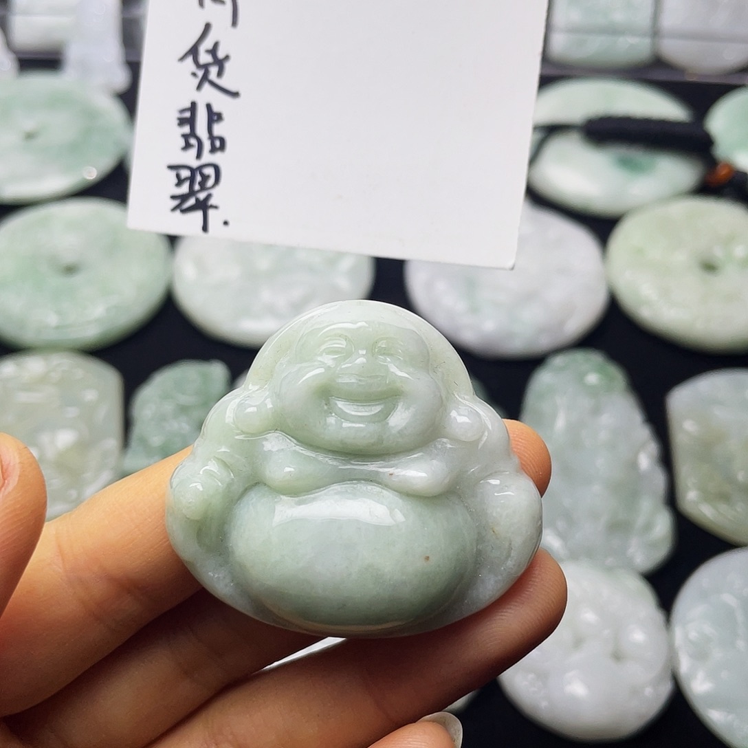 翡翠未镶嵌颈饰佛公