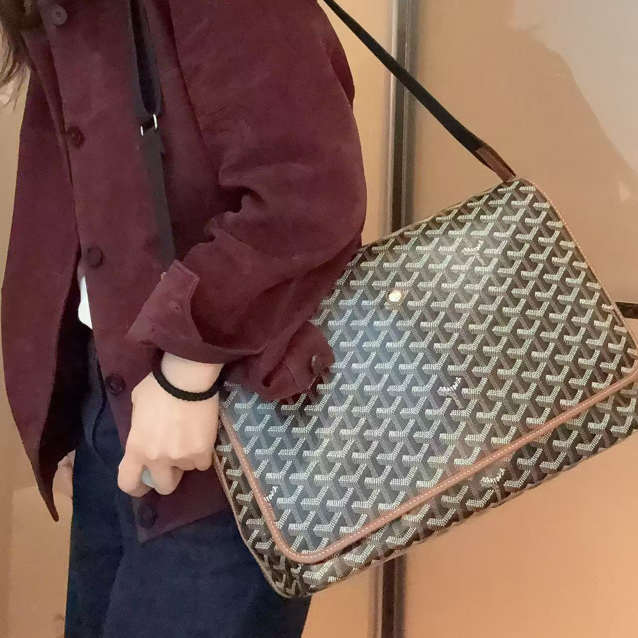 95新 Gaoy/戈雅 【蕾】 33 02149 老花邮差包