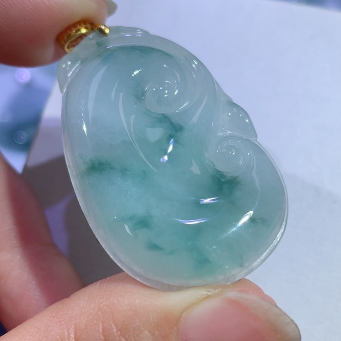 翡翠颈饰18K金镶嵌如意