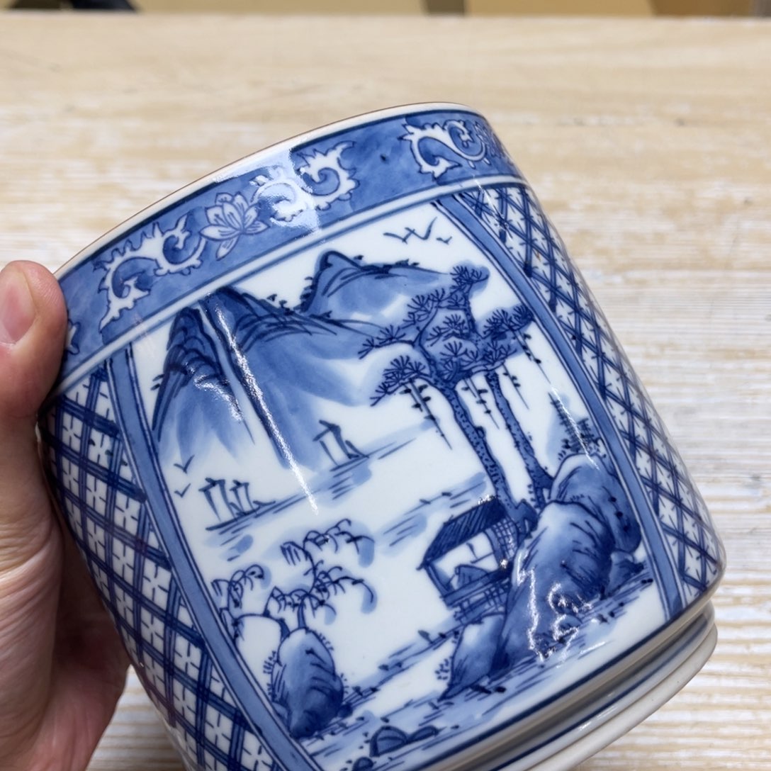 瓷片密密麻麻地排列在一起