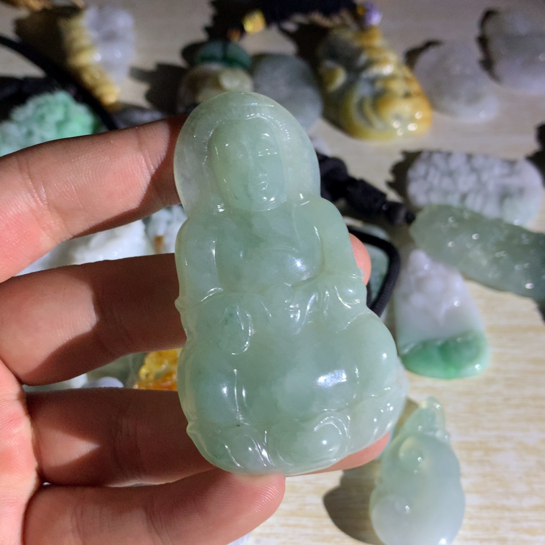 翡翠颈饰未镶嵌观音