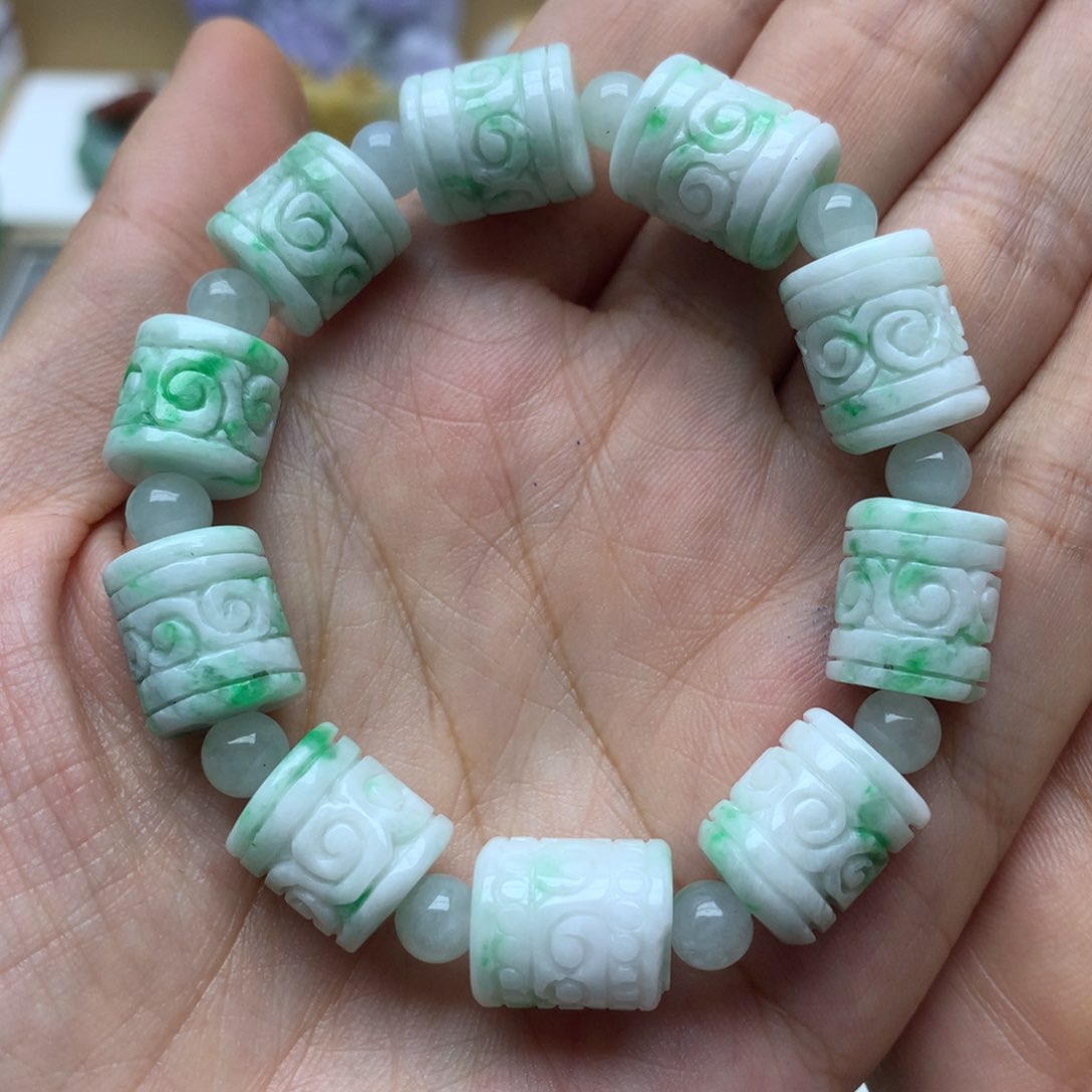 翡翠颈饰未镶嵌是**～翡翠