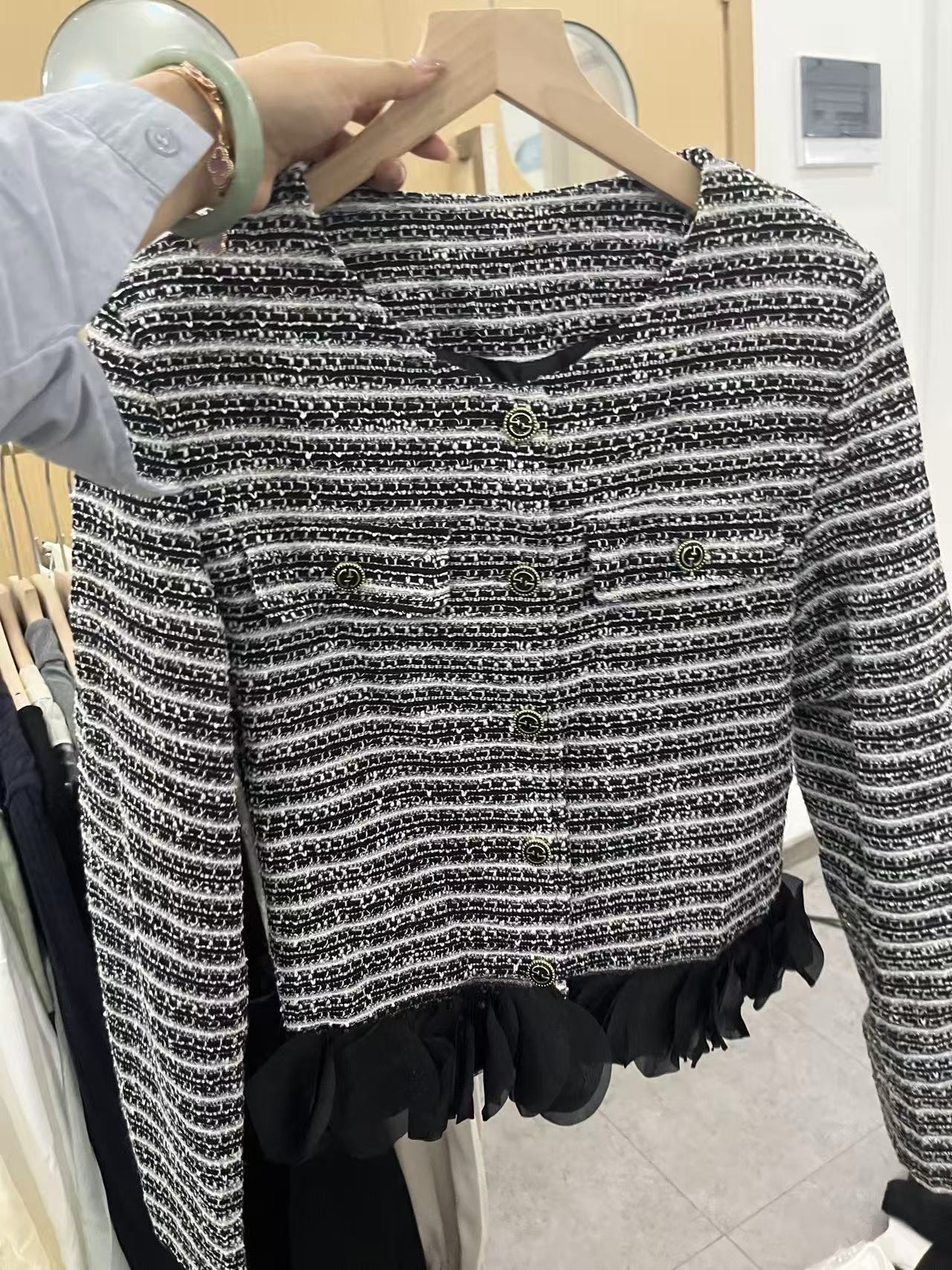 [宠粉福利]经典百搭简约时装上衣Z011