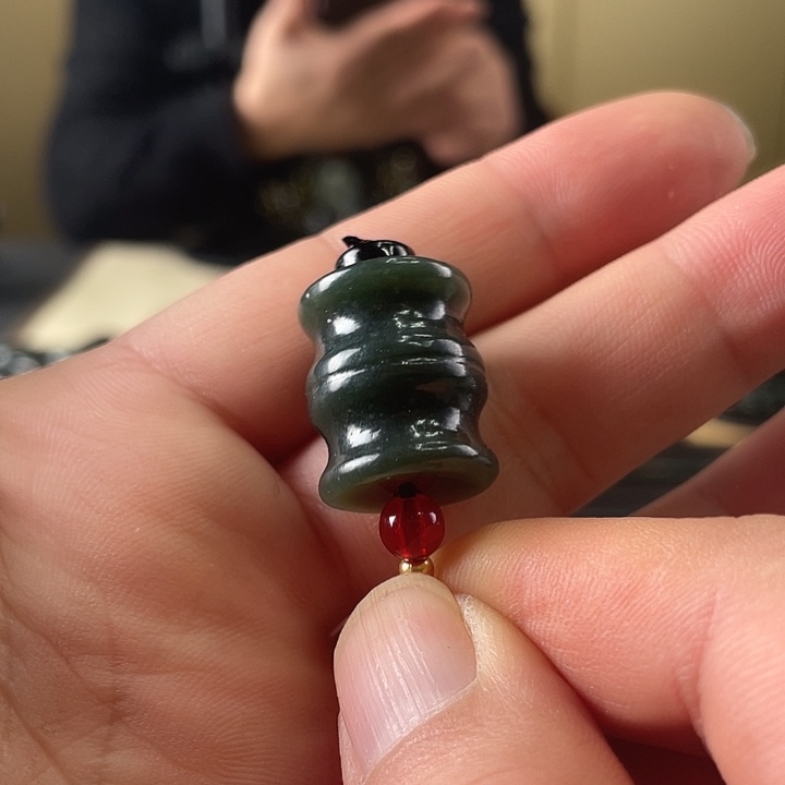 和田玉未镶嵌把件