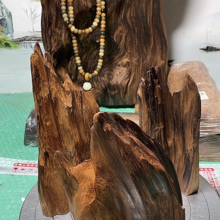 陈***一玉木（非红木类）土沉香香木摆件