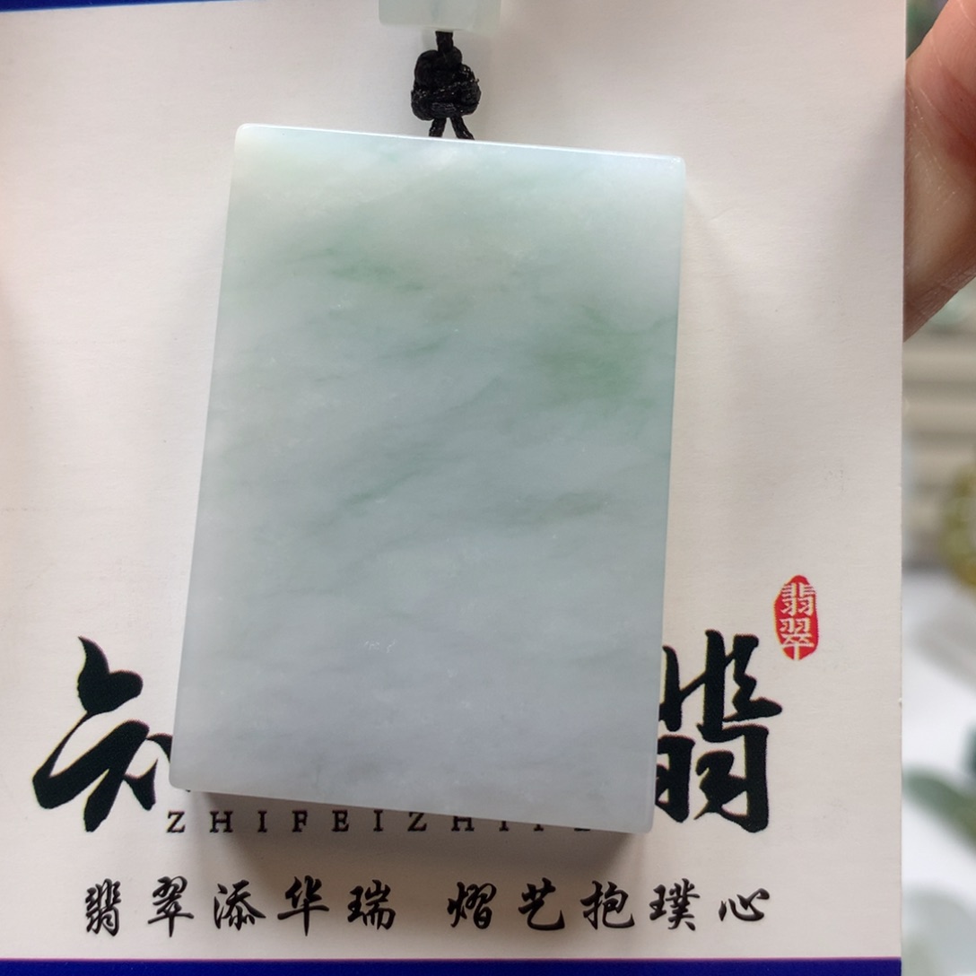 翡翠颈饰未镶嵌无事牌