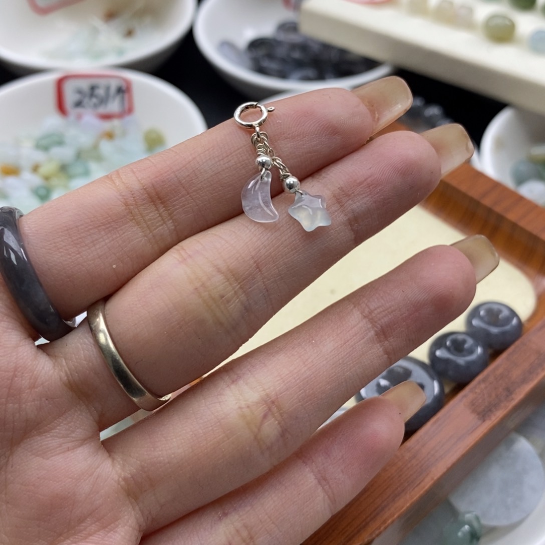 翡翠颈饰未镶嵌星月滴流