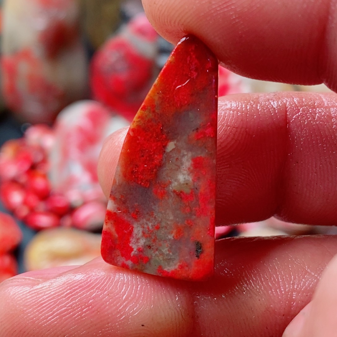 昌化鸡血石昌化鸡血石挂件。小挂件