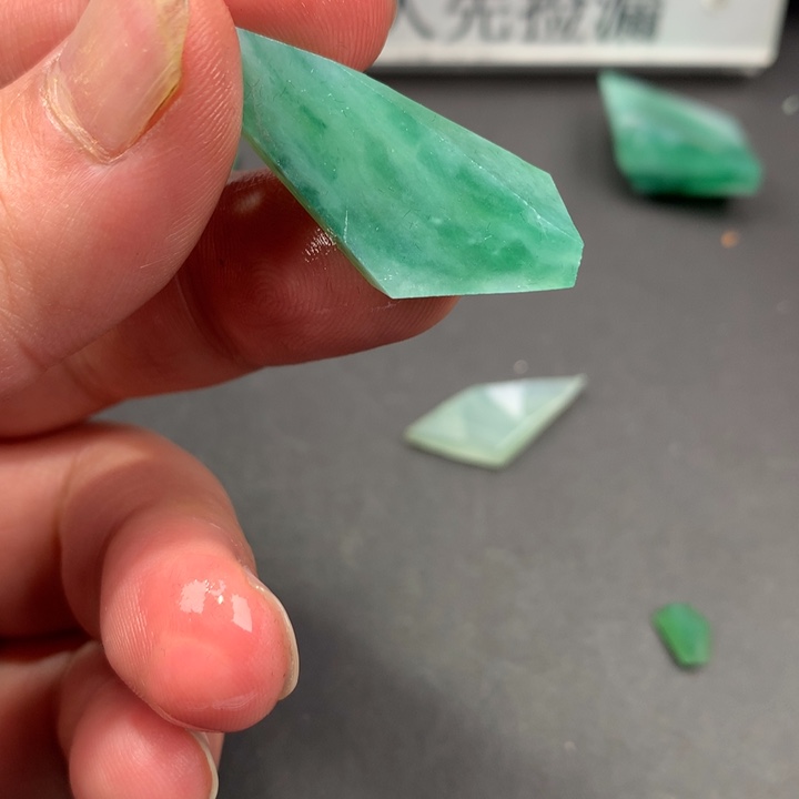 定制翡翠未镶嵌材料定制