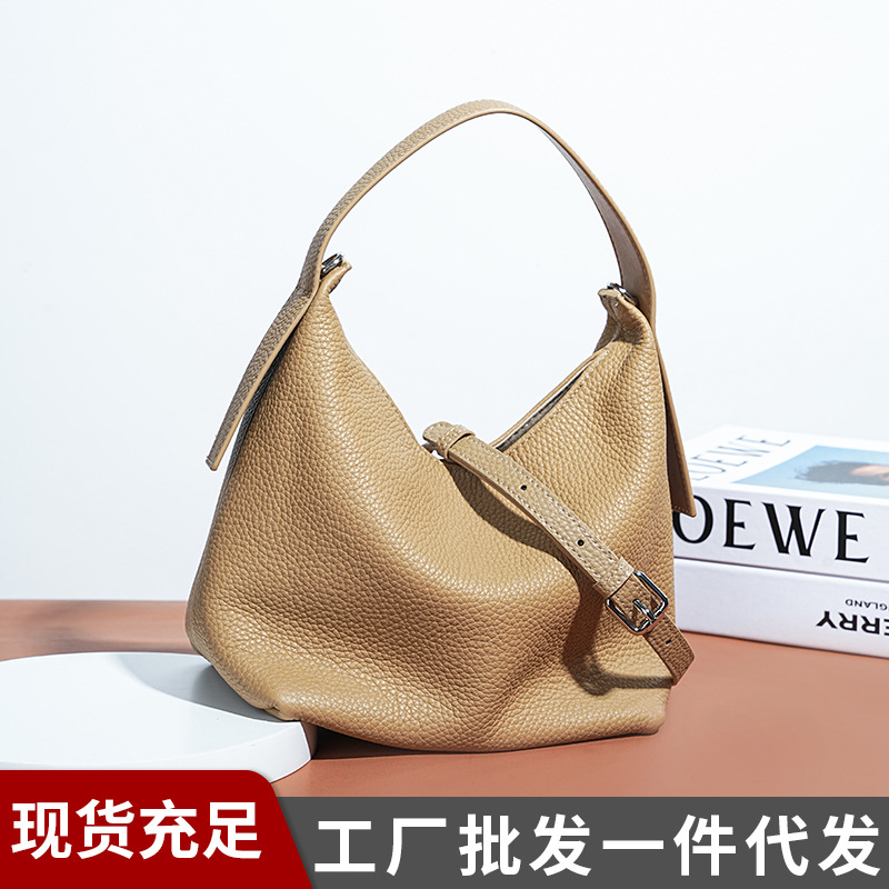202新款头层牛皮斜挎饺子包 纯色真皮通勤大容量高级感手提包女