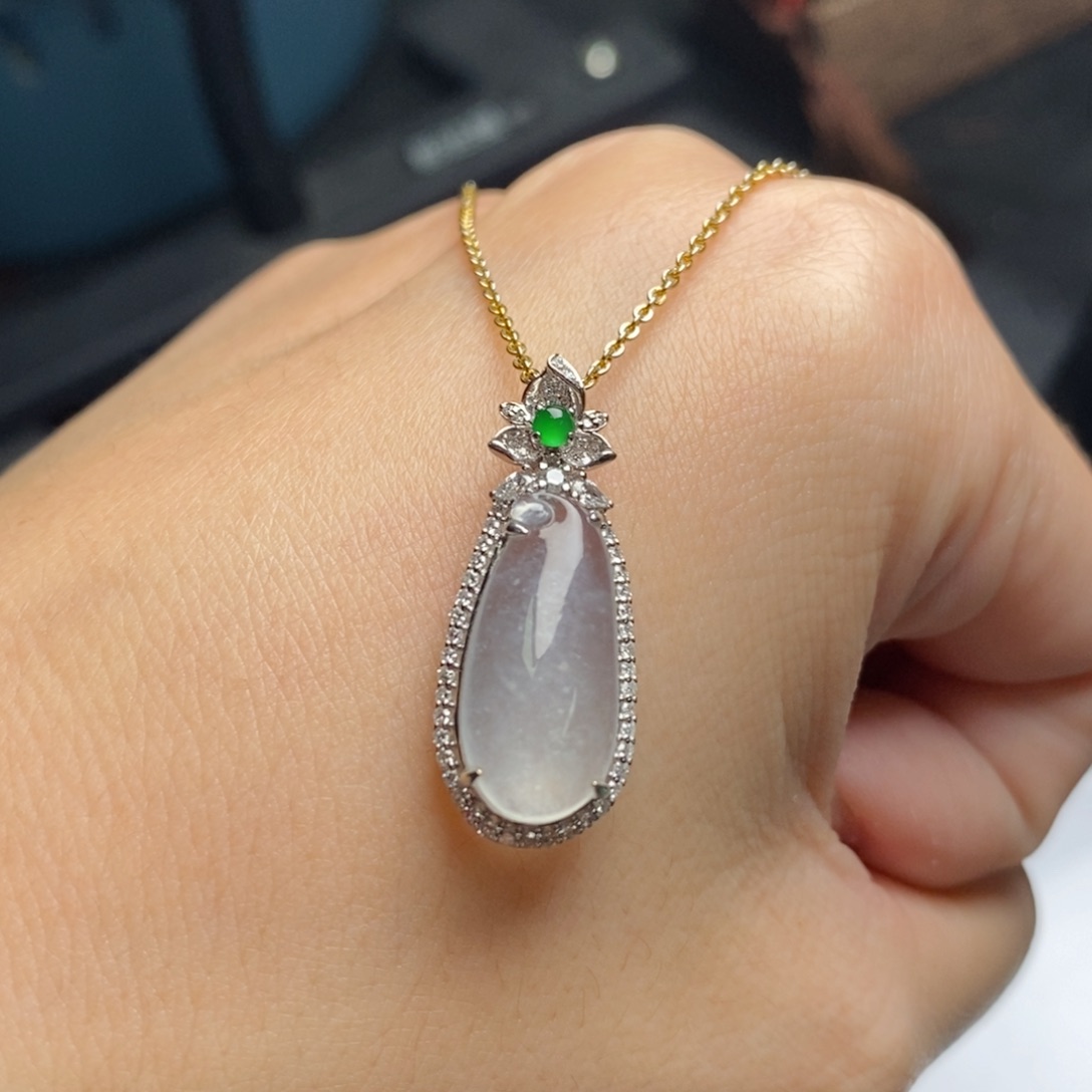 翡翠18K金镶嵌颈饰高冰福瓜吊坠