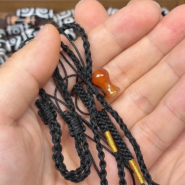 志***道玛瑙/玉髓未镶嵌颈饰