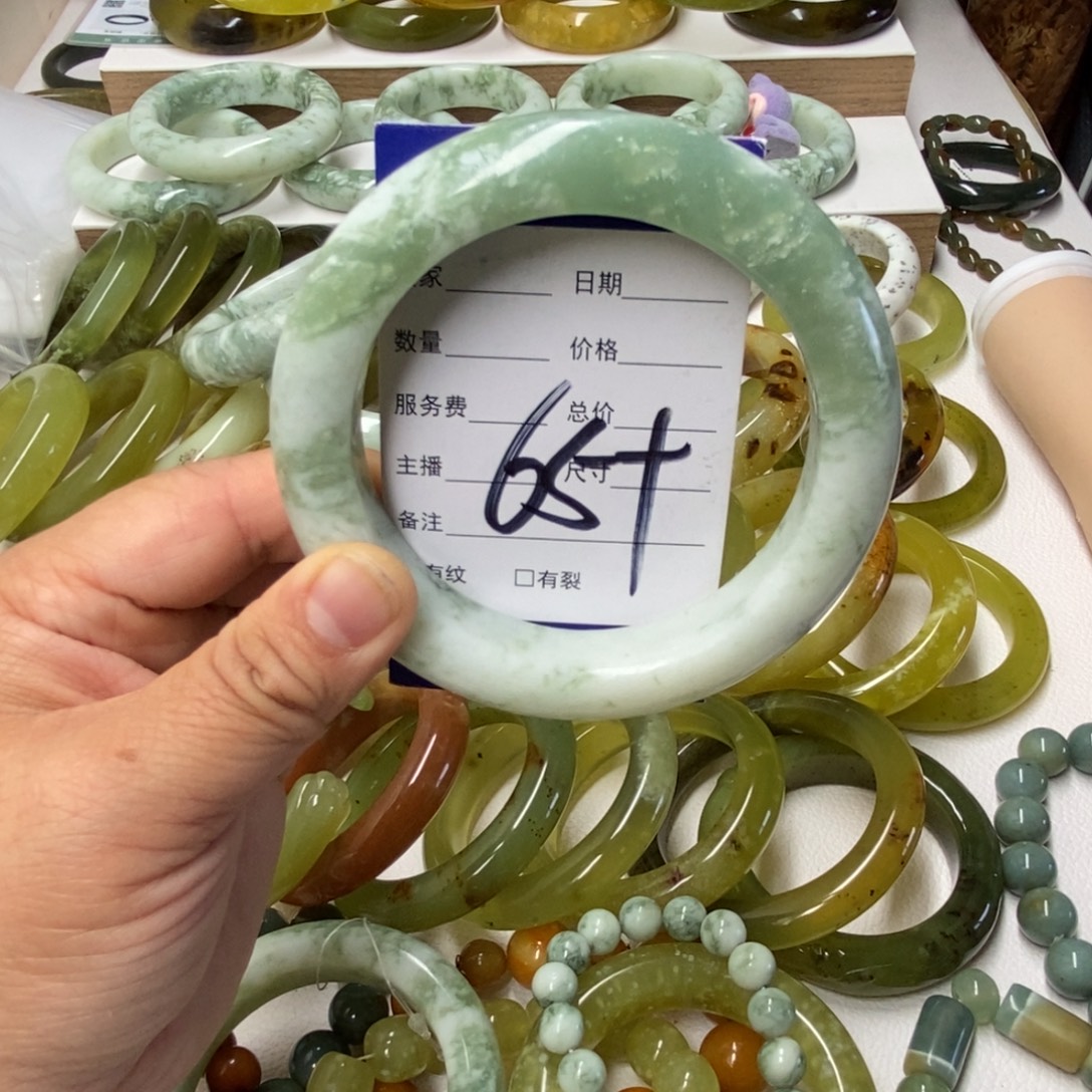 蛇纹石玉未镶嵌手镯