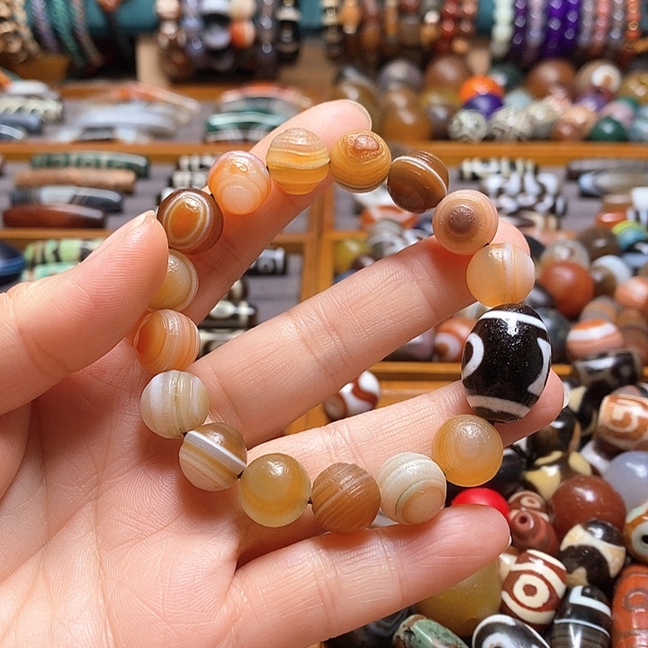 多***波玛瑙/玉髓未镶嵌手串
