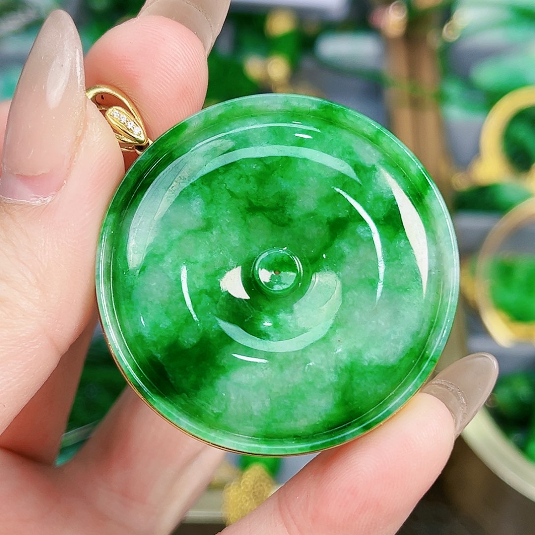 翡翠颈饰18K金镶嵌吊坠