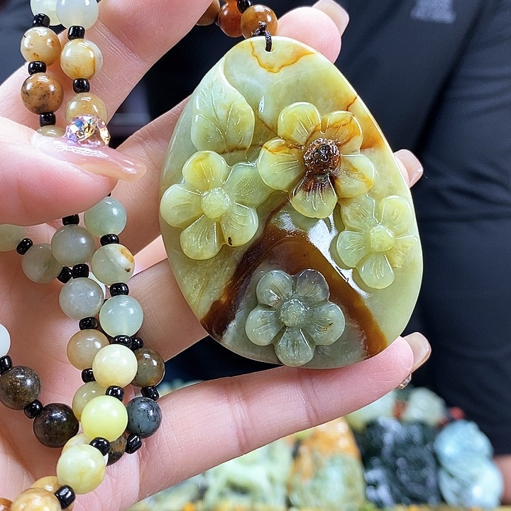 蛇纹石玉吊坠未镶嵌