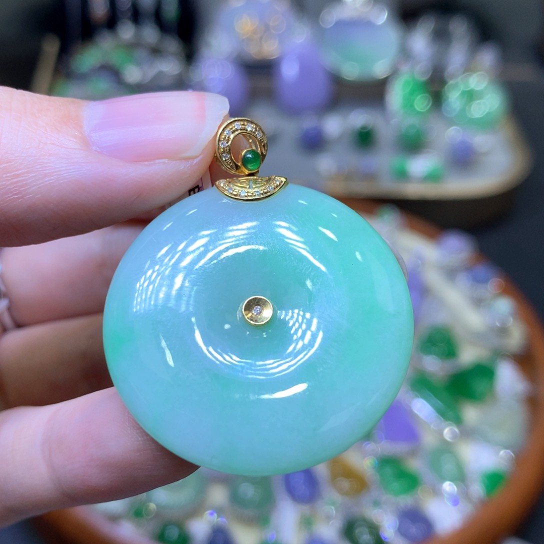 【闪购商品】翡翠颈饰18K金镶嵌翡翠吊坠项链