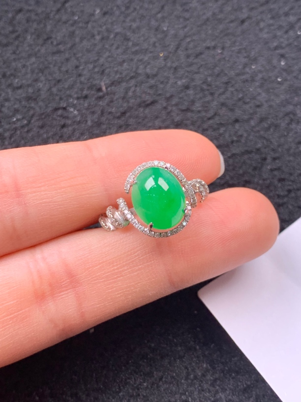 翡翠戒指18K金镶嵌阳绿蛋面戒指