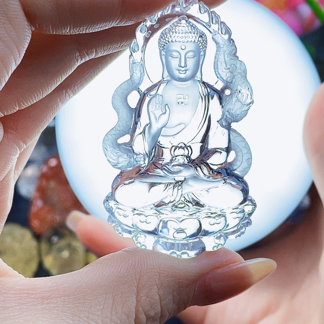 এ****未镶嵌颈饰水晶吊坠