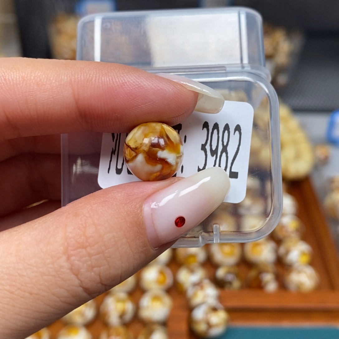 猴头核桃吊坠沁色圆珠老型3982