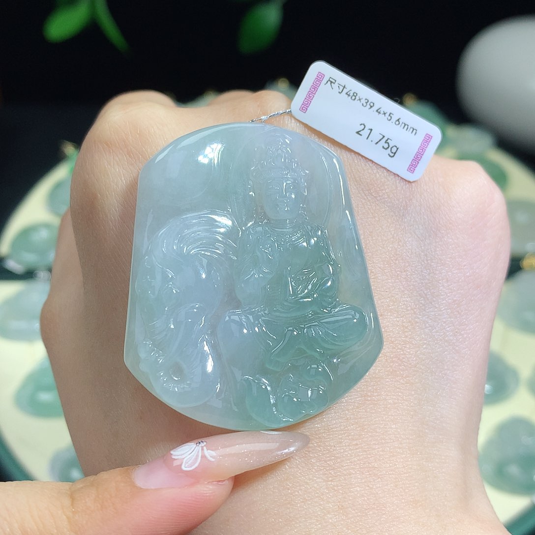 翡翠未镶嵌颈饰普贤菩萨