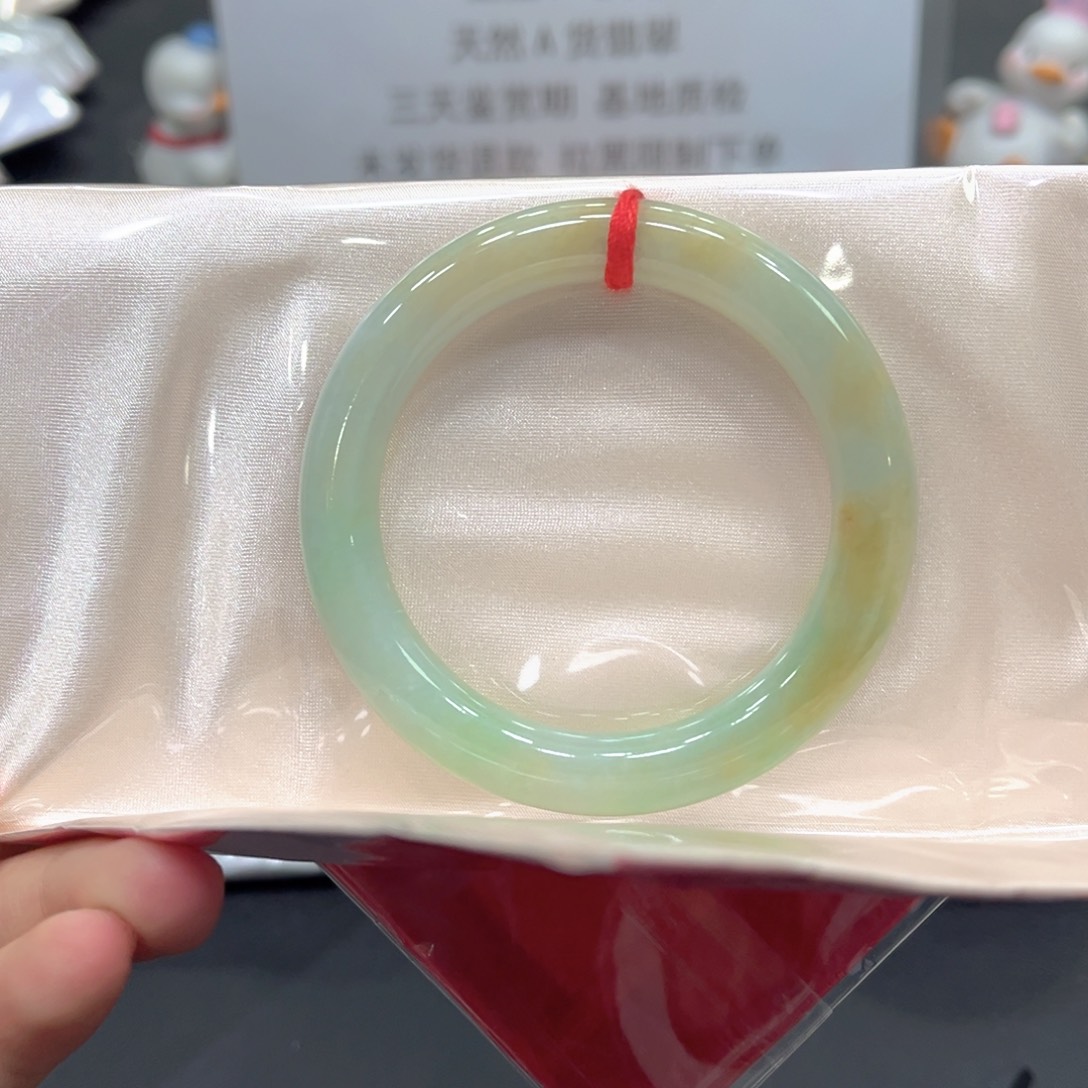翡翠未镶嵌手镯50圆