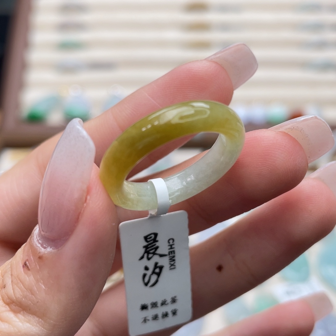 鱿****翡翠未镶嵌戒圈a68港圈15黄加绿