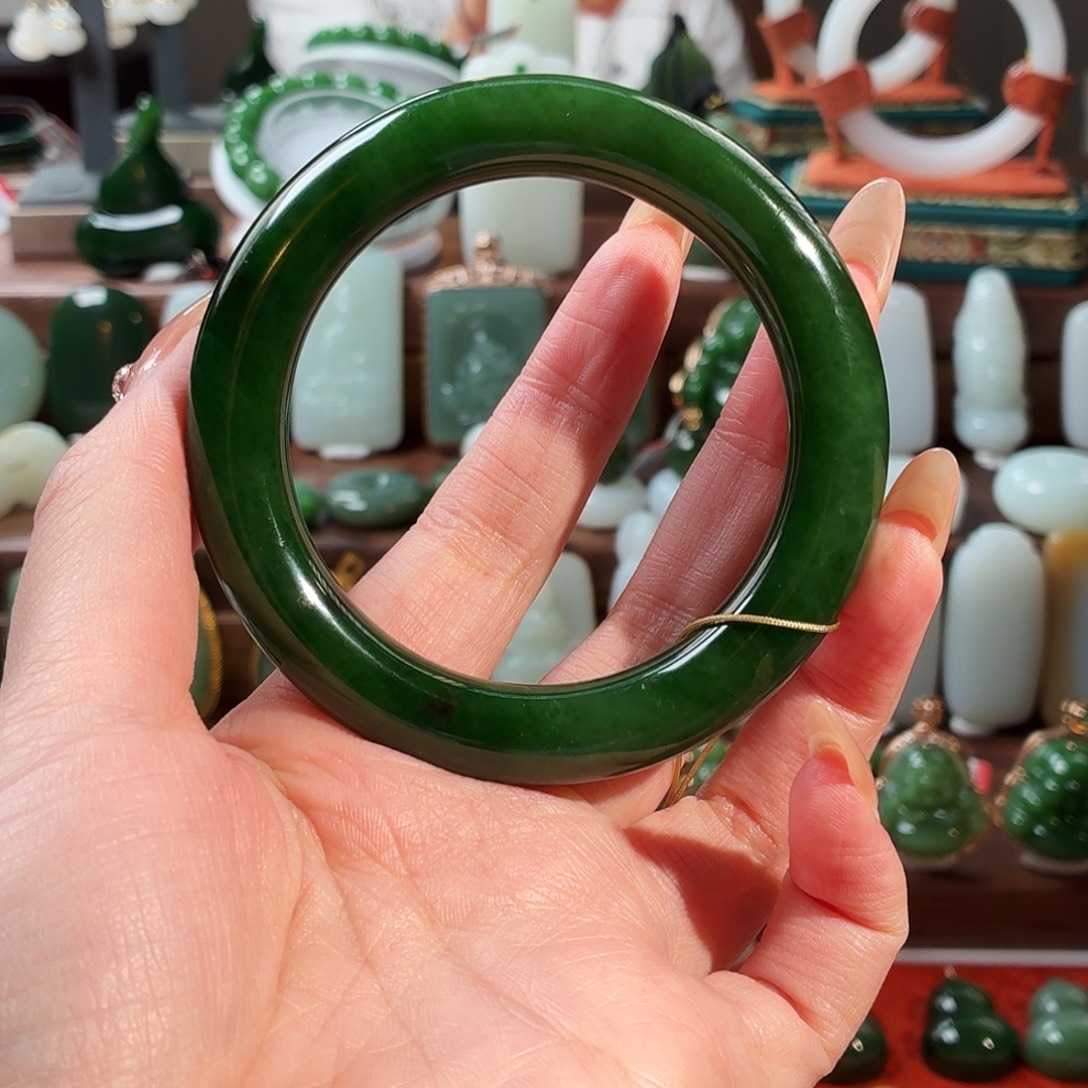 財***贝和田玉未镶嵌手镯