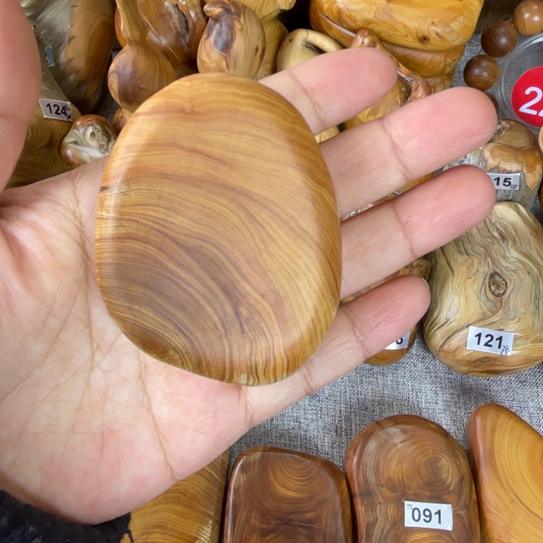 笃***柏木太行崖柏随形手把有裂介意慎拍